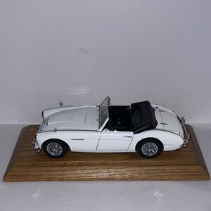 1961 Austin Healey 3000 White AUTOart Millennium 1:18 Scale Die Cast Model Car